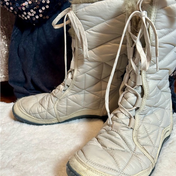 White Quilted Waterproof Winter Tall Boots Lace Up Fur Trim - Picture 1 of 14